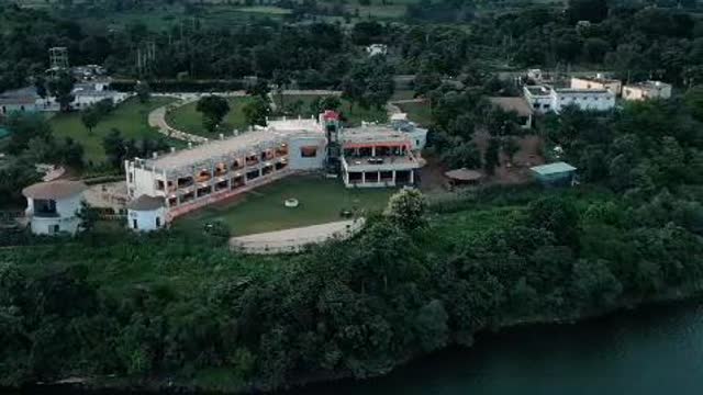 Narwar Lakefront Resort - Tap to explore photos