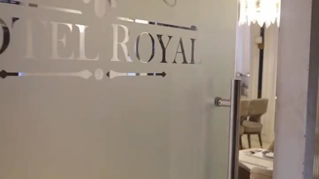 Hotel Royal 9 - Tap to explore photos