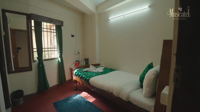 Muscatel Bhumsang - 200 Mts from Mall Road - Tap to explore photos