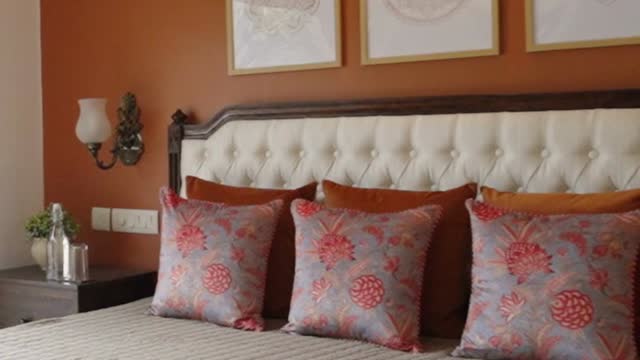 LohonoStays Morbaugh 5 bedroom - Tap to explore photos