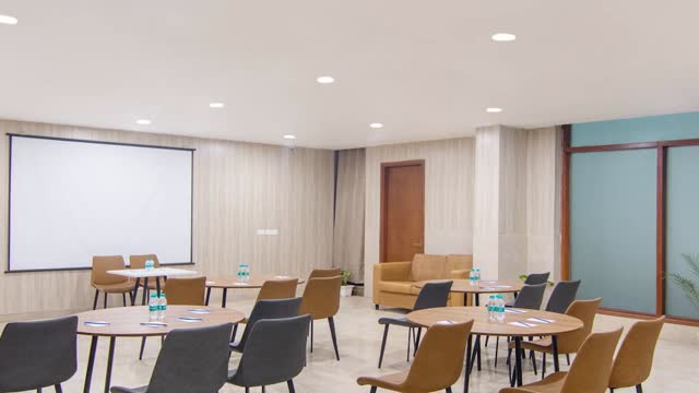 Treebo FlxHo Trio, Medanta Medicity Gurgaon - Tap to explore photos