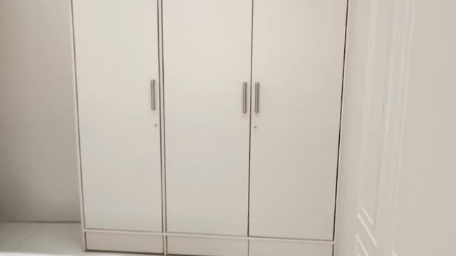Room w bathroom in SouthMumbai - Tap to explore photos