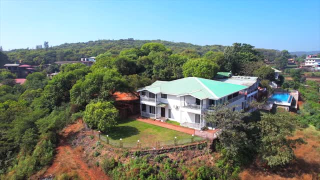 The Byke Sai Cottage, Mahabaleshwar - Tap to explore photos
