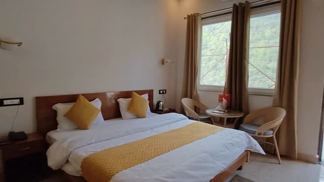 Daandikaanthi Hotel (100 Metre Walking From Maa Dhari Devi Temple Gate) - Tap to explore photos