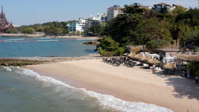 Golden Tulip Pattaya Beachfront Resort - Tap to explore photos