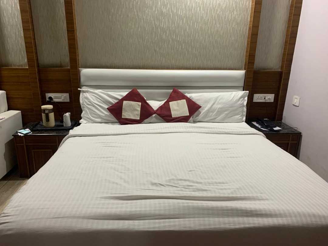 Room IMAGE by undefined