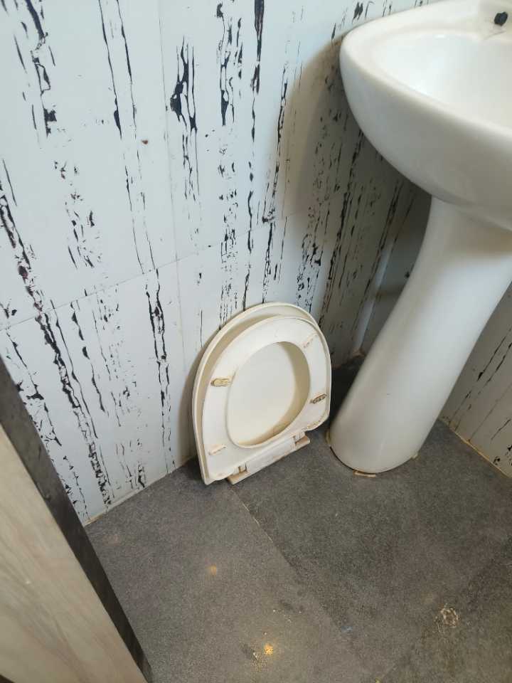 Washroom IMAGE by palwl7z++r3xz9d8ns6ydg== td1unneu5kcbaq2u6yzp4q==