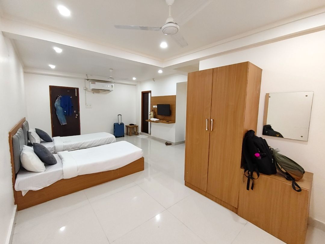Townhouse OAK Santosh Nagar Hyderabad - Traveller Photo