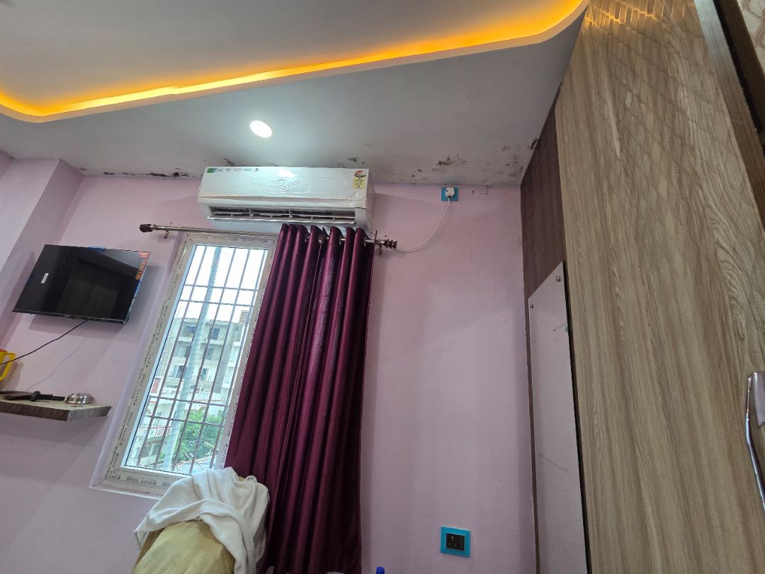 Hotel Regal Heights - Traveller Photo