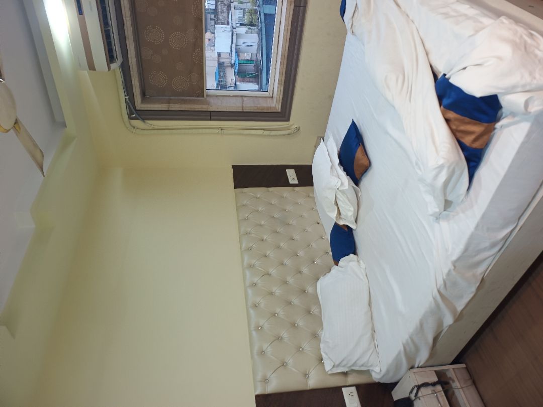 Hotel Emerald - Traveller Photo