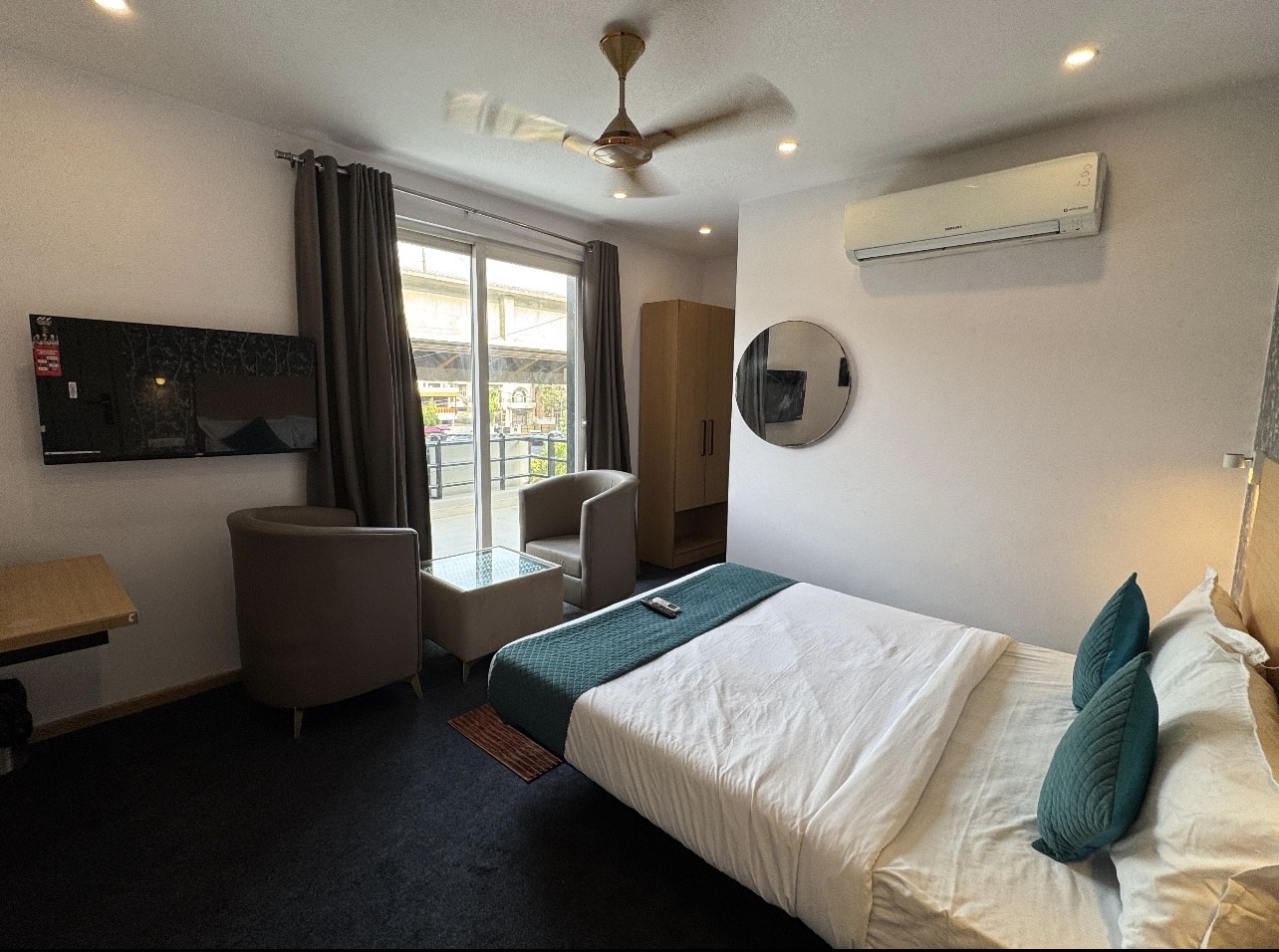 Hotel Lexus - Traveller Photo