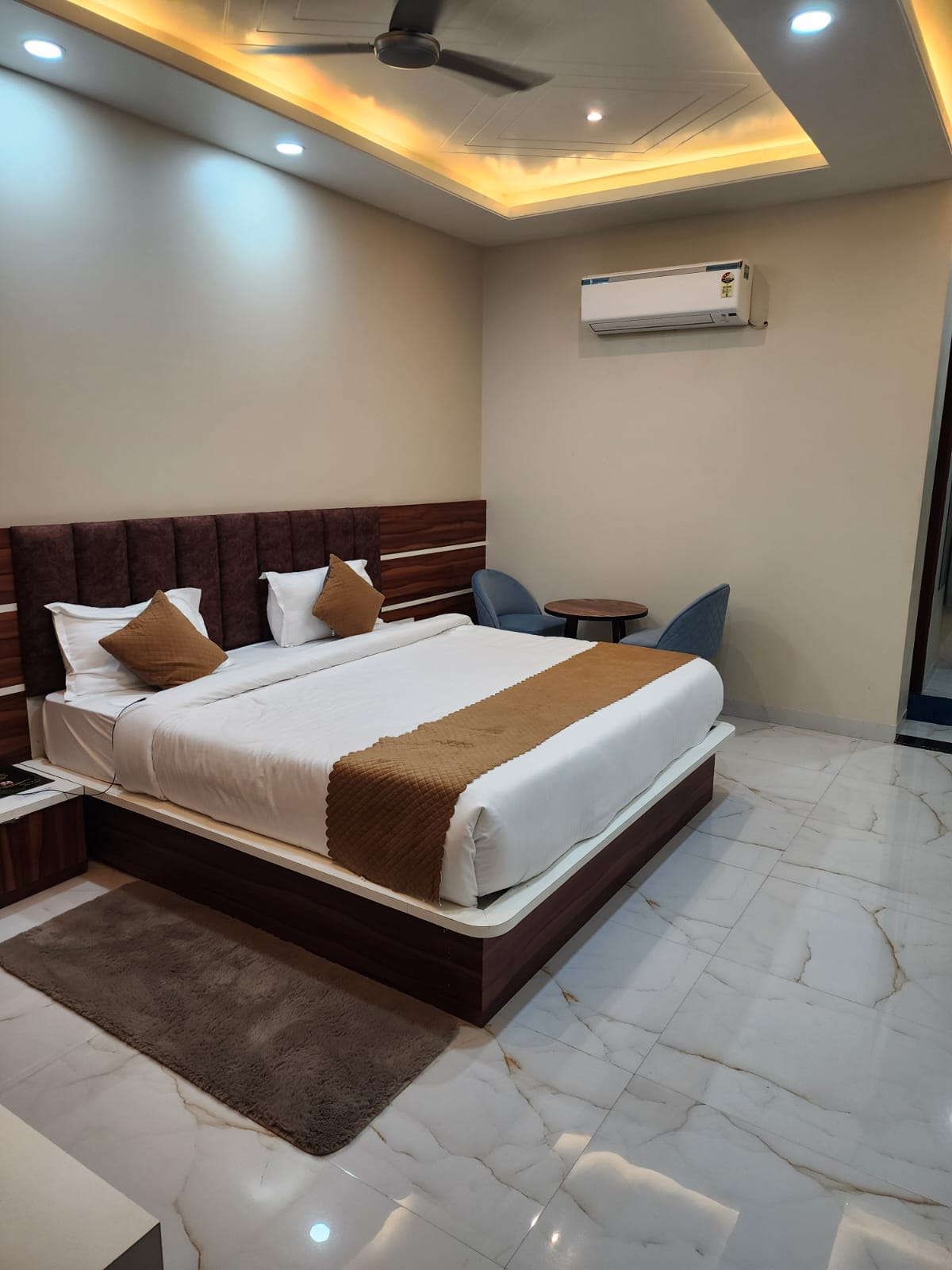 Hotel Dinanath - Traveller Photo